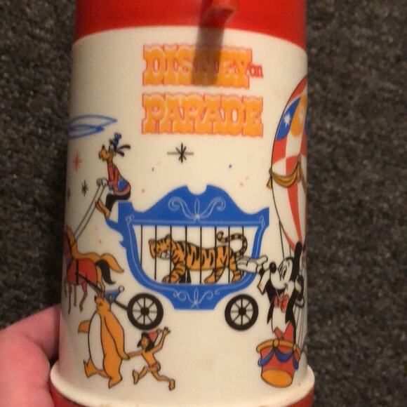Vintage 1970 Aladdin Brand Disney “Disney on Parade” Mickey thermos with lid - Picture 2 of 7